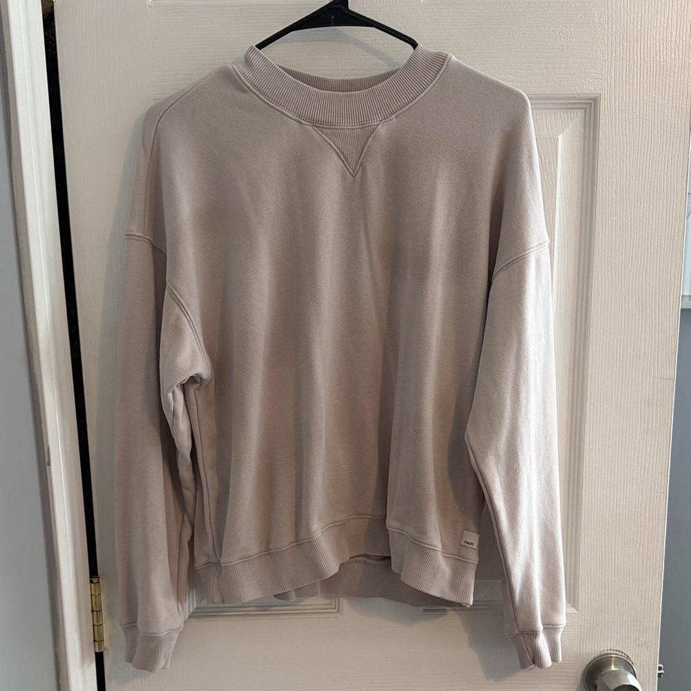 Vuori soft beige crewneck with stitched logo patch